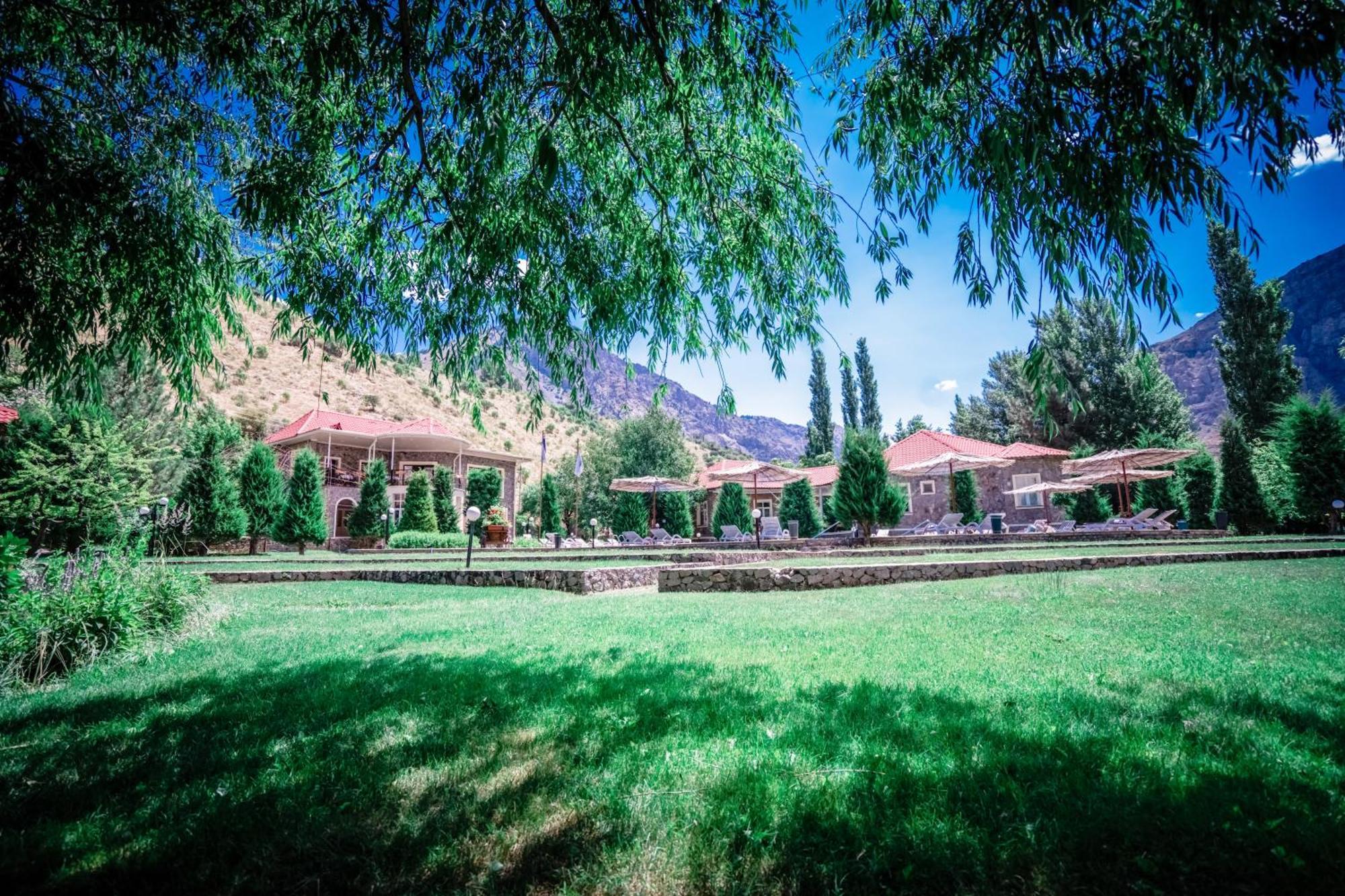 Chatcal Mountains Resort Burchmulla Εξωτερικό φωτογραφία