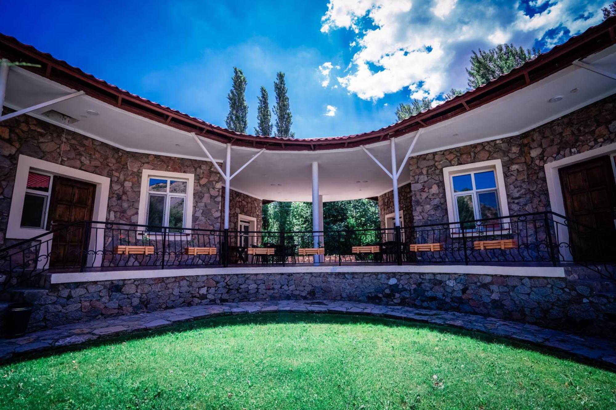 Chatcal Mountains Resort Burchmulla Εξωτερικό φωτογραφία